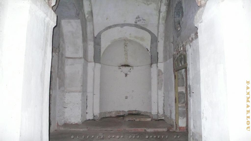 P1150406 Vestiges d'une ancienne chapelle.JPG